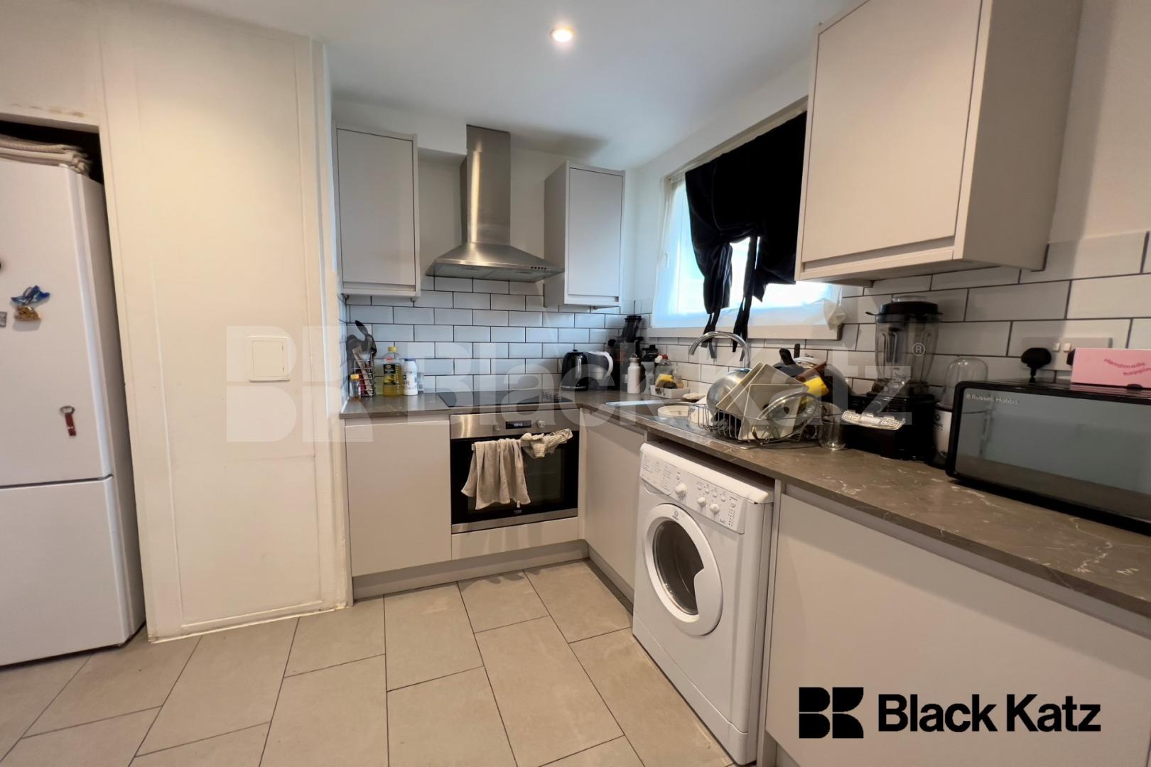 Generous duplex apartment with balcony  Coopers Road, Bermondsey